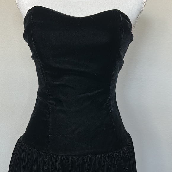 Positively Ellyn Vintage Velvet Dress - Size 6 - Picture 3 of 11